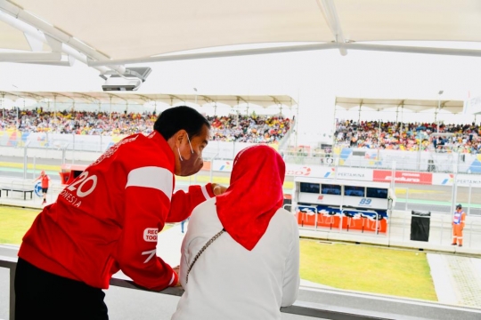 Jokowi Nonton MotoGP dari Lantai Dua Paddock Sirkuit Mandalika