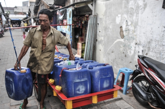 Air Pikulan Masih Jadi Primadona Warga Pesisir Jakarta