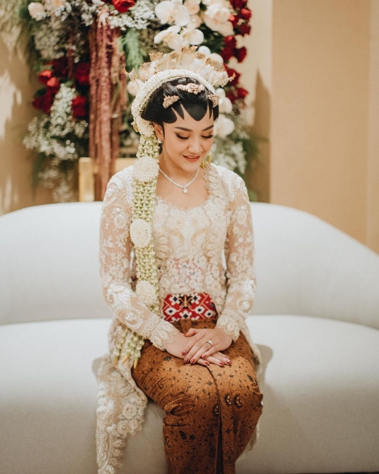 Sosok di Balik Indahnya Baju Pengantin Putri Tanjung, Ternyata Langganan Sejak Kecil