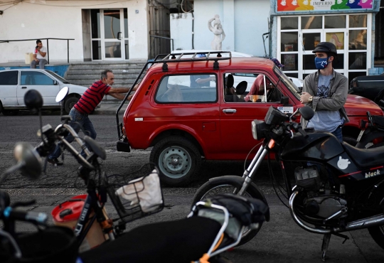Kelangkaan BBM Landa Kuba, Antrean di Pom Bensin Mengular