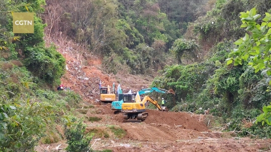 Tim Penyelamat Temukan Black Box Pesawat China Eastern Airlines