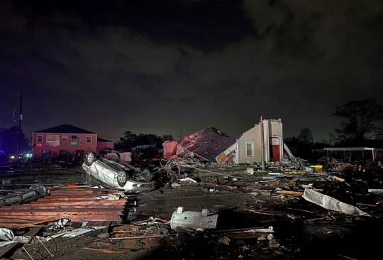 Luluh Lantak AS Setelah Hantaman Tornado Berkecepatan 270 Km Per Jam