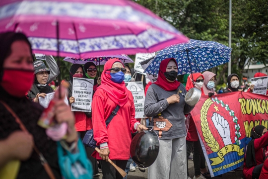 Aksi Demo Ibu-Ibu Terkait Mahalnya Harga Minyak Goreng