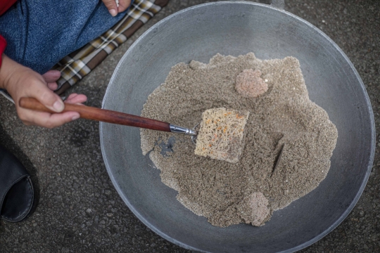 Aksi Demo Ibu-Ibu Terkait Mahalnya Harga Minyak Goreng