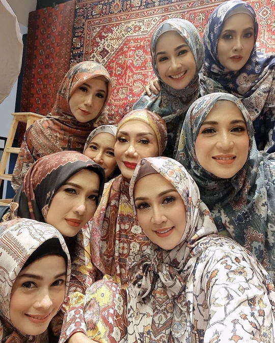 6 Potret Terbaru Dina Lorenza, Cantik dan Awet Muda di Usia 46 tahun