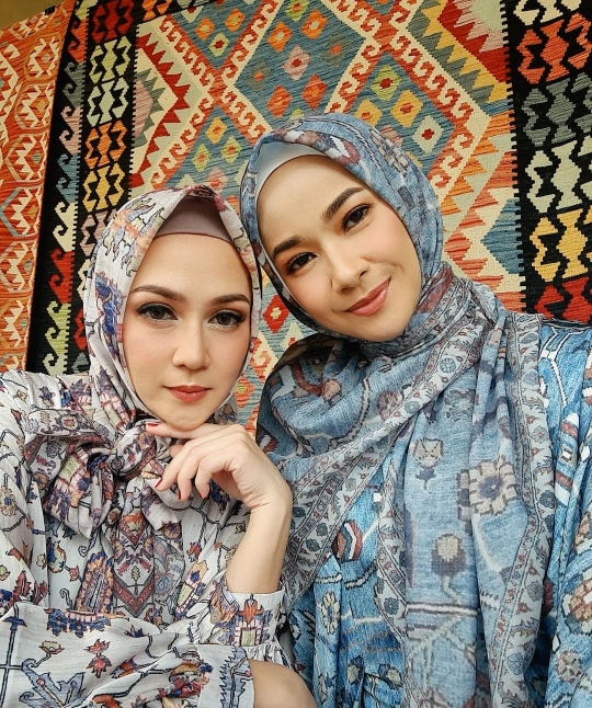 6 Potret Terbaru Dina Lorenza, Cantik dan Awet Muda di Usia 46 tahun