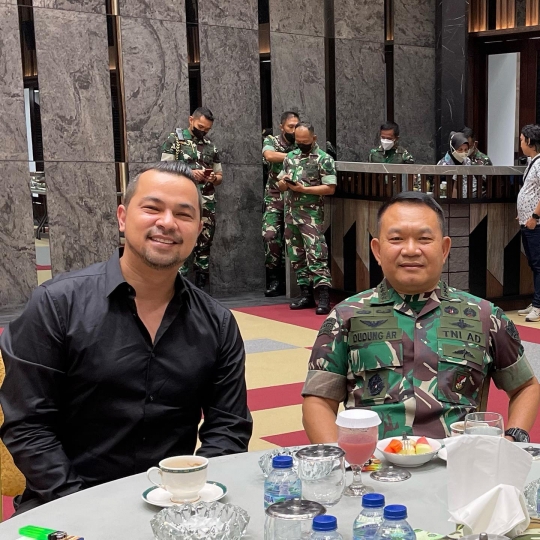 Deretan Foto Sultan Djorghi Bareng Jenderal TNI Polri, dari Kapolda Hingga Kasad