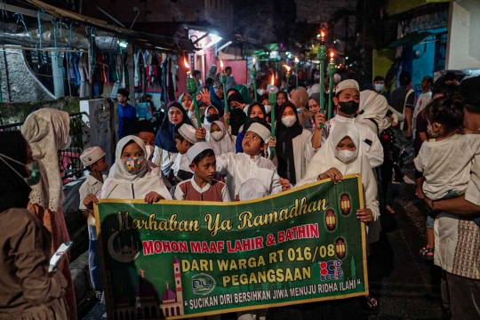 Semarak Pawai Obor Jelang Ramadan di Matraman Dalam