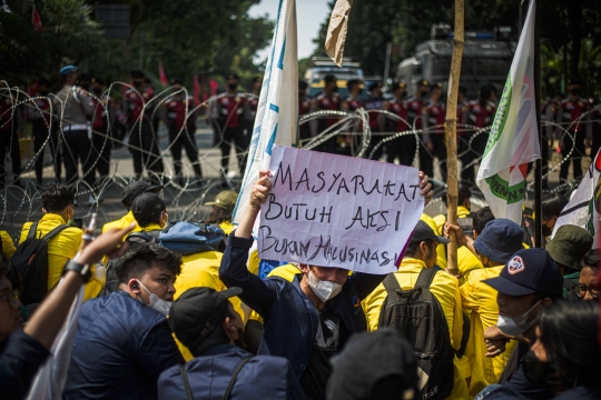 Aksi Massa Mahasiswa Sampaikan Protes di Patung Kuda