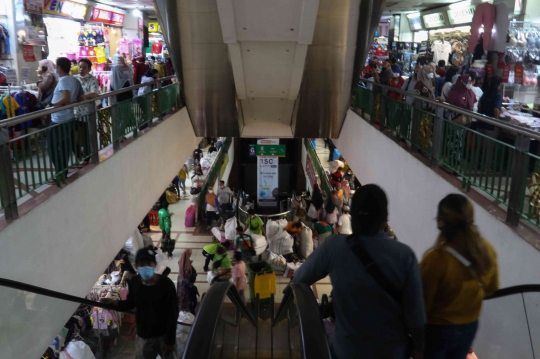 Suasana Pasar Tanah Abang Jelang Ramadan