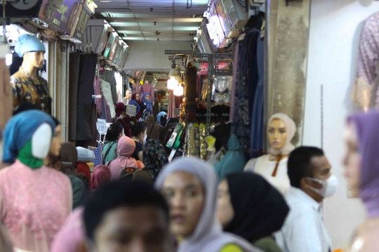 Suasana Pasar Tanah Abang Jelang Ramadan