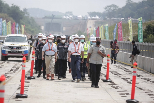 Menko Marves dan Dubes RRT Tinjau Tunnel 6 Kereta Cepat Jakarta-Bandung