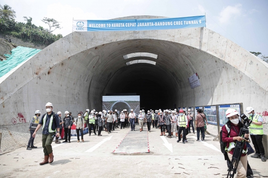 Menko Marves dan Dubes RRT Tinjau Tunnel 6 Kereta Cepat Jakarta-Bandung