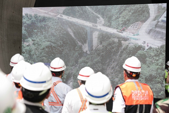 Menko Marves dan Dubes RRT Tinjau Tunnel 6 Kereta Cepat Jakarta-Bandung