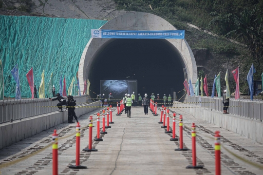 Melihat Tunnel 6 Terpanjang Kereta Cepat Jakarta-Bandung yang Hampir Selesai