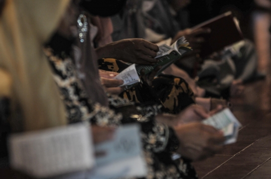 Ribuan Peziarah Padati Makam Sunan Kudus Jelang Ramadan