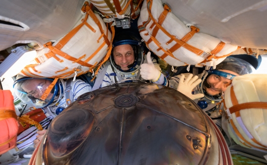 Astronaut AS dan Rusia Pulang Bareng ke Bumi di Tengah Konflik Ukraina