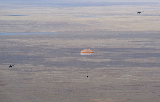 Astronaut AS dan Rusia Pulang Bareng ke Bumi di Tengah Konflik Ukraina