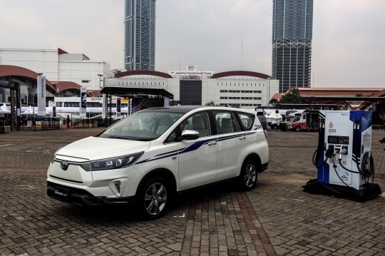 Wajah Innova Listrik di IIMS 2022