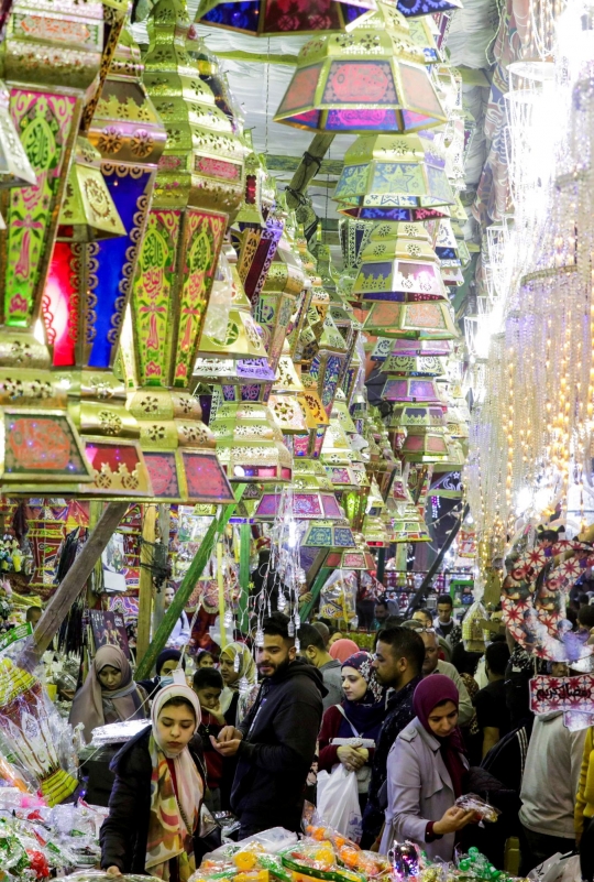 Semarak Warga Menyambut Bulan Suci Ramadan di Mesir