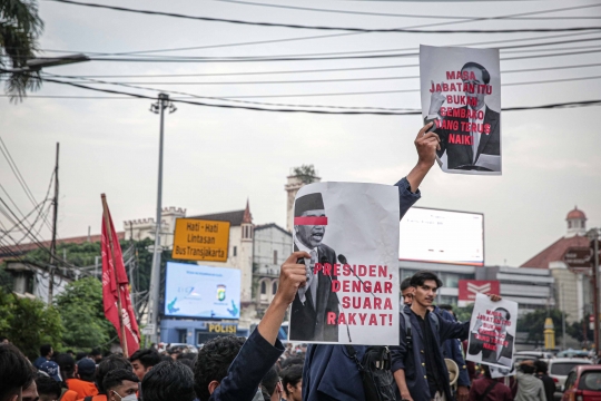 Tuntut Batalkan Perpanjangan Jabatan Presiden, Massa BEM Banjiri Harmoni