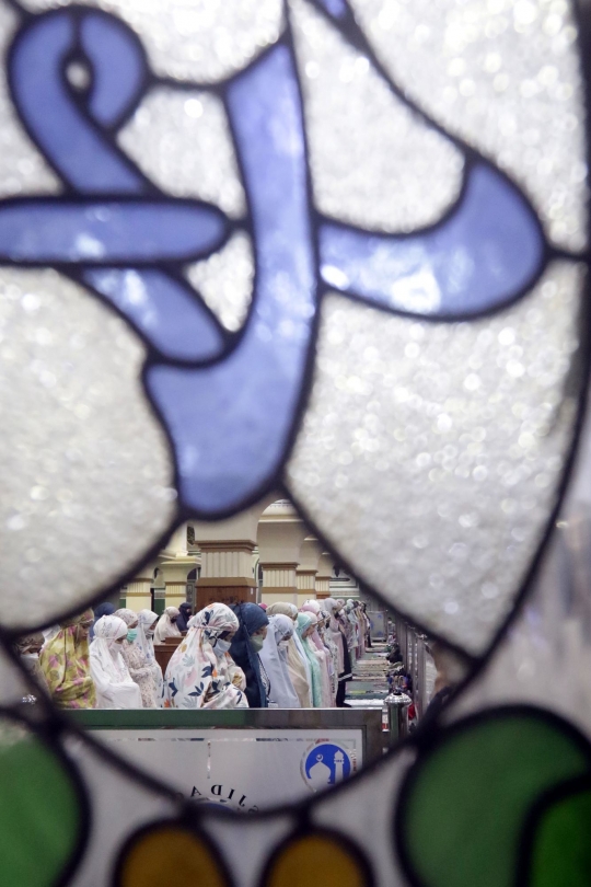 Suasana Masjid Agung Al-Azhar Jakarta Saat Gelar Salat Tarawih