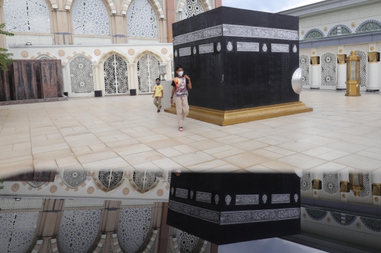 Melihat Miniatur Ka'bah untuk Manasik Haji di Blok M