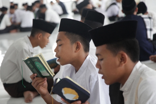 Ratusan Santri Mengisi Ramadan dengan Tadarus Alquran