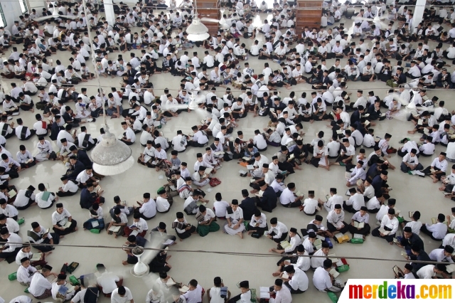 Foto Ratusan Santri Mengisi Ramadan Dengan Tadarus Alquran Merdeka Com