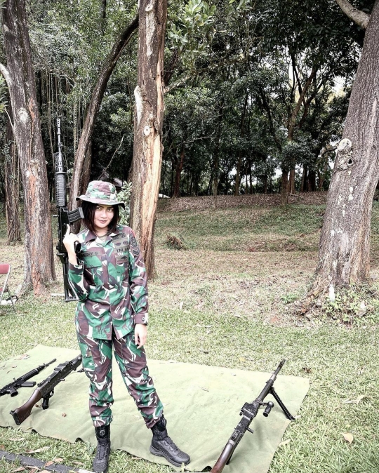 Hobi Gahar Kowad TNI, Berparas Cantik Doyan Naik Motor Cross saat Dinas ke Markas