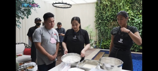 Potret Nagita Slavina Masak Bareng Chef Renata, Netizen Auto Ngiler