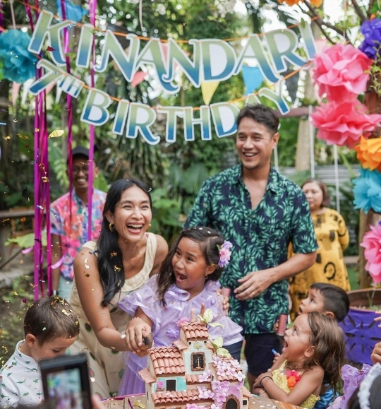 5 Potret Ulang Tahun Kinandari Anak Happy Salma, Putri Bangsawan yang Cantik