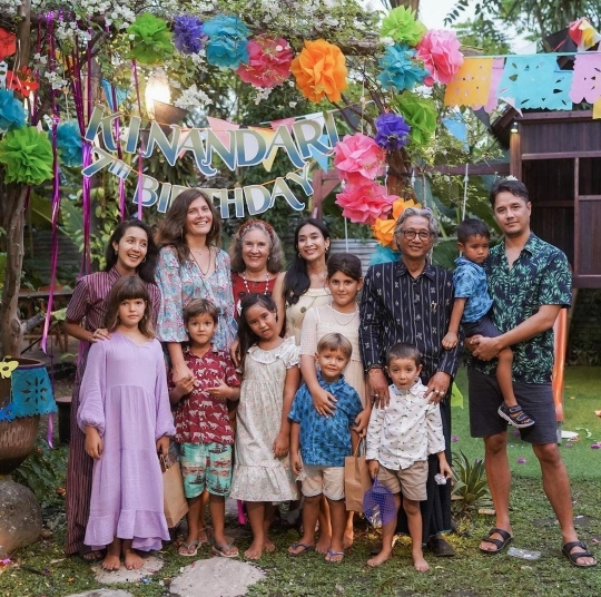 5 Potret Ulang Tahun Kinandari Anak Happy Salma, Putri Bangsawan yang Cantik