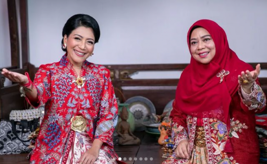Potret Cantik Hetty Perkasa Pakai Kebaya, Istri Panglima TNI Disebut Si Murah Senyum