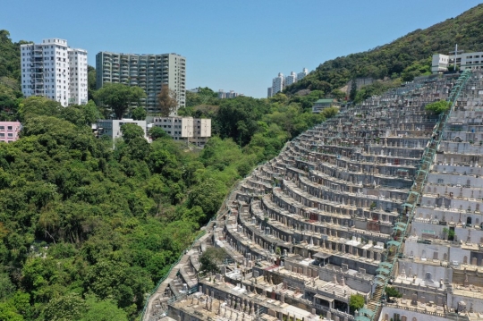 Potret Udara Saat Tradisi Pembersihan Makam Leluhur di Hong Kong