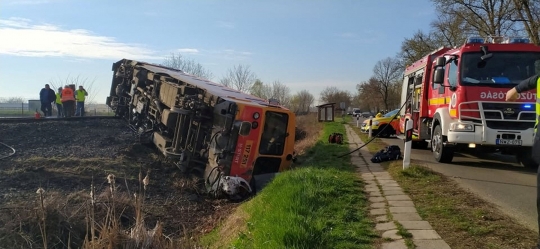 Pikup Tabrak Kereta Hingga Terguling di Hungaria, 5 Tewas