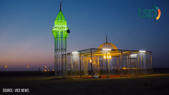 Penampakan Masjid Transparan di Arab Saudi, Ada di Padang Pasir dan Indah Saat Malam