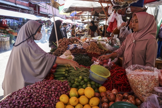 Harga Kebutuhan Pokok Merangkak Naik