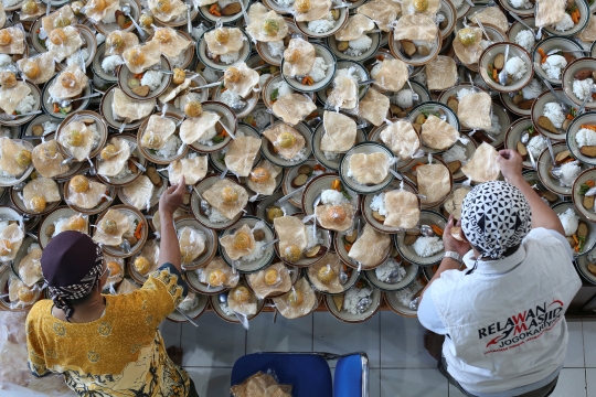 Tradisi Masjid Jogokariyan Siapkan 3.000 Porsi Makanan Buka Puasa