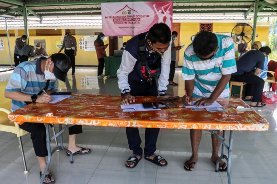 Antusias Warga Depok Ikuti Booster untuk Mudik