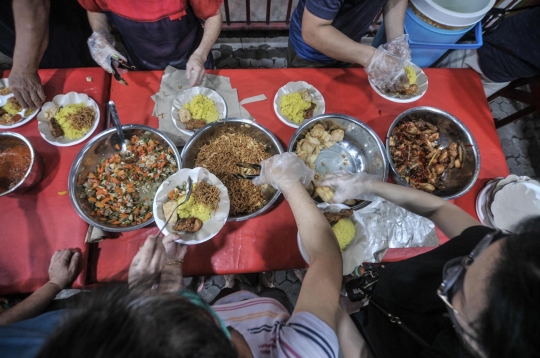 Indahnya Toleransi Berbagi Buka Puasa di Wihara Dharma Bhakti