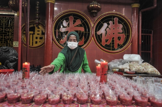 Indahnya Toleransi Berbagi Buka Puasa di Wihara Dharma Bhakti