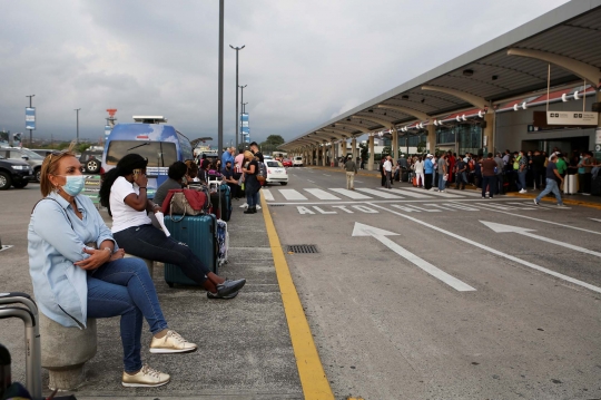 Pesawat Kargo DHL Patah Usai Tergelincir di Kosta Rika