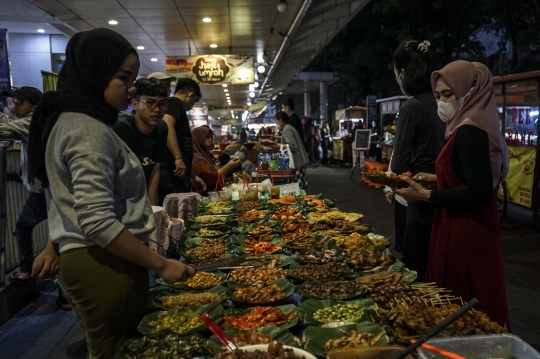 Berkah Ramadan untuk Pedagang Makanan Pinggir Jalan