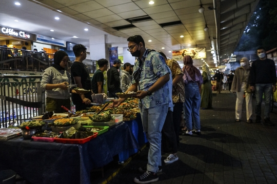 Berkah Ramadan untuk Pedagang Makanan Pinggir Jalan