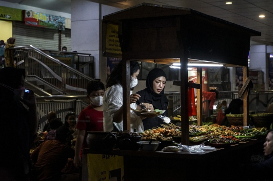 Berkah Ramadan untuk Pedagang Makanan Pinggir Jalan