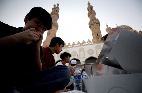 Semarak Buka Puasa Bersama di Masjid Al Azhar Kairo