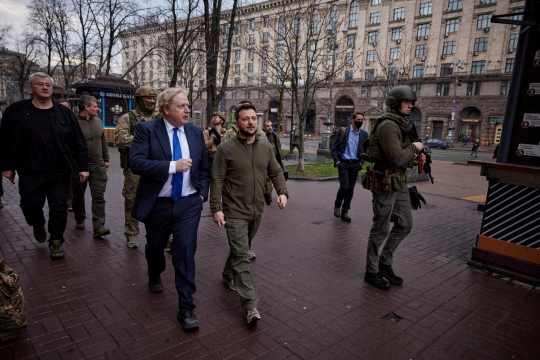 Presiden Ukraina Ajak Jalan-Jalan PM Inggris Keliling Kota Kyiv