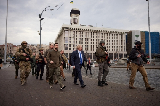 Presiden Ukraina Ajak Jalan-Jalan PM Inggris Keliling Kota Kyiv