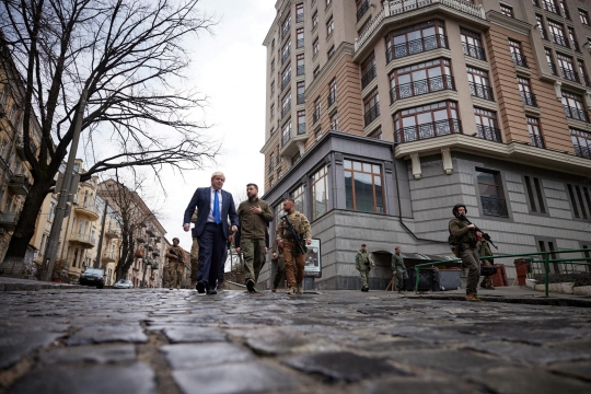 Presiden Ukraina Ajak Jalan-Jalan PM Inggris Keliling Kota Kyiv